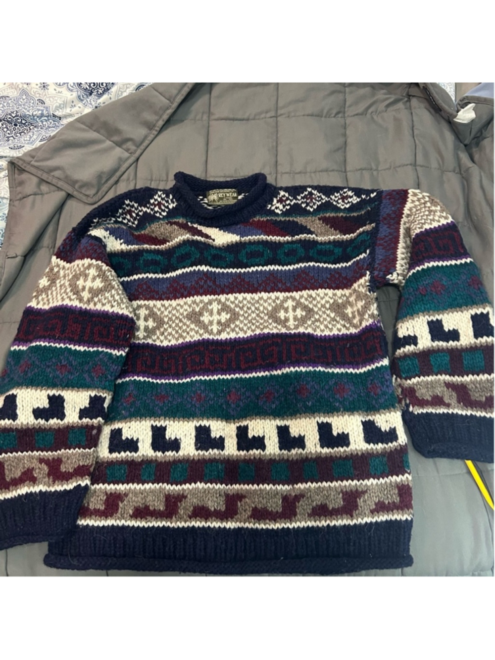 Multicolor Patterned Woman’s Sweater 100% wool Size L navy green crew